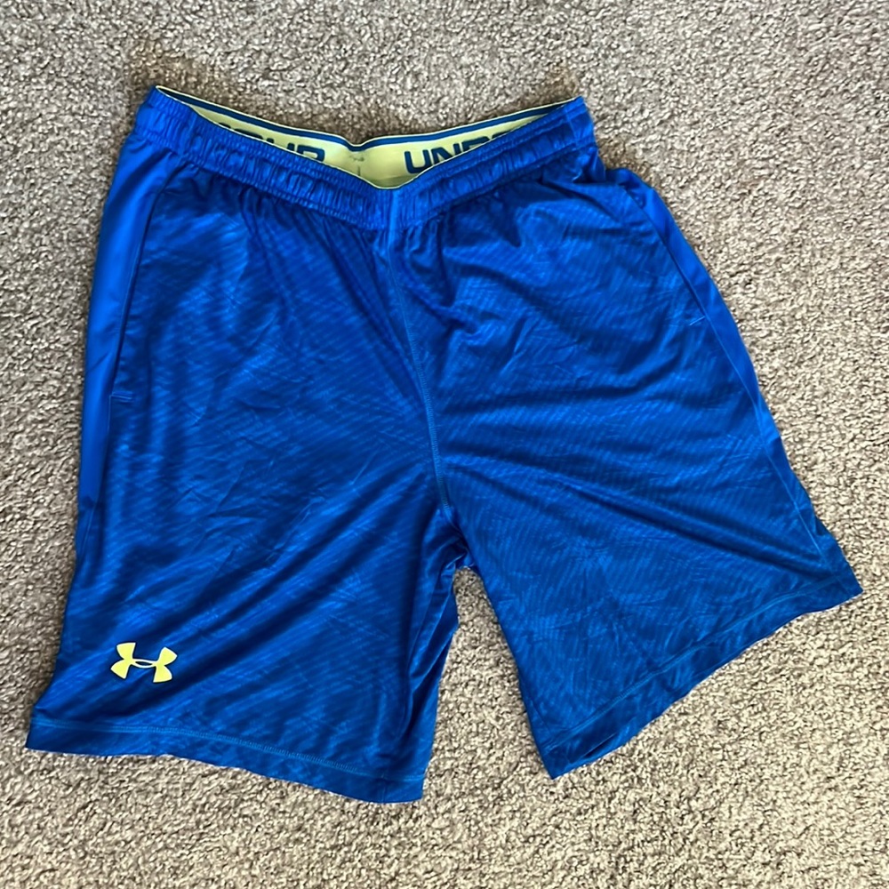 Mens Under Armor Gym Shorts (L)